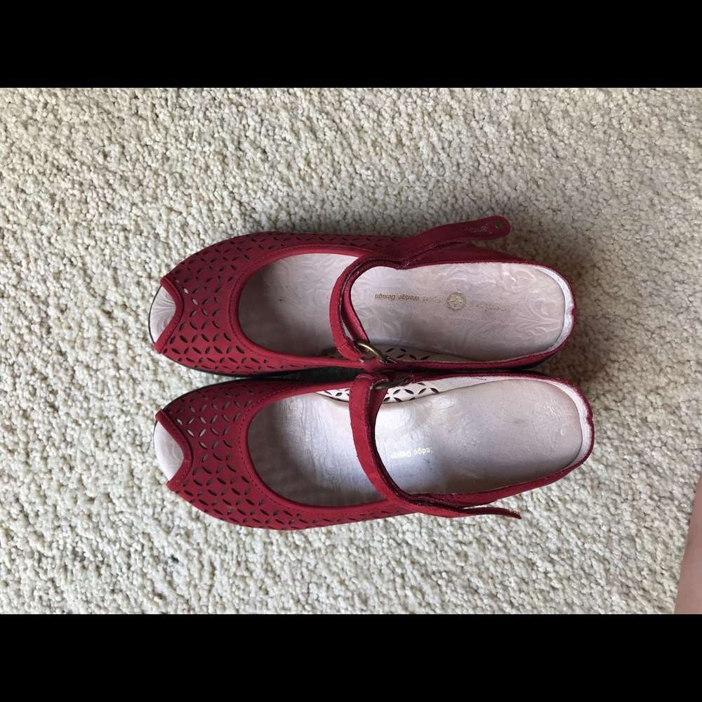 Jambu Short Wedge Shoe Size 8.5M